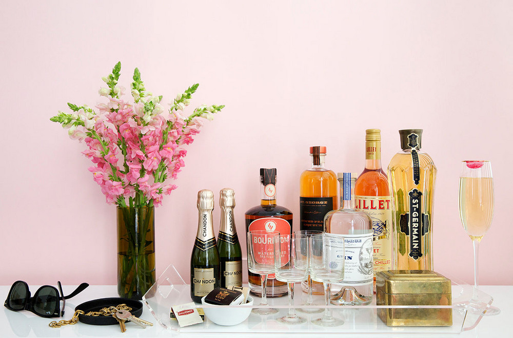 8 Home Bars & Carts That Will Inspire Your Inner Interior Designer_1