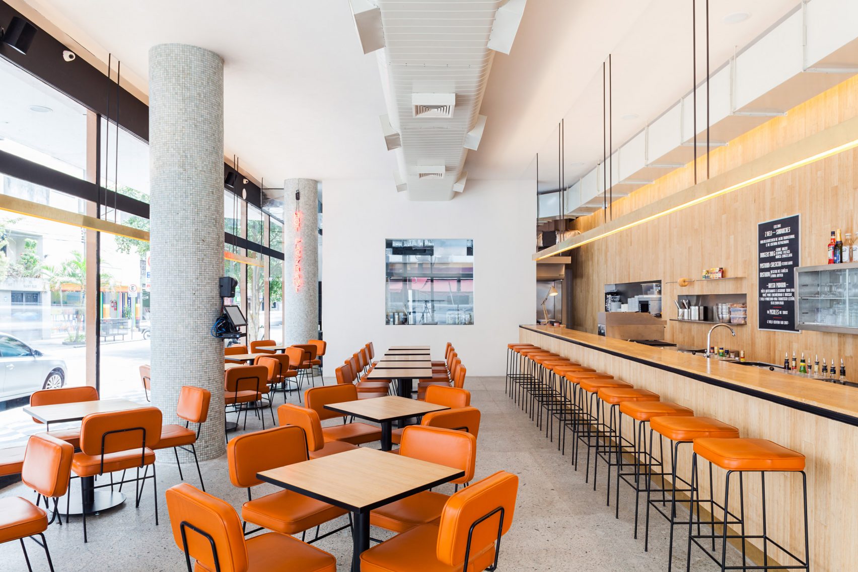 A 50s Diner Influenced this Mid-Century Deli in São Paulo_1