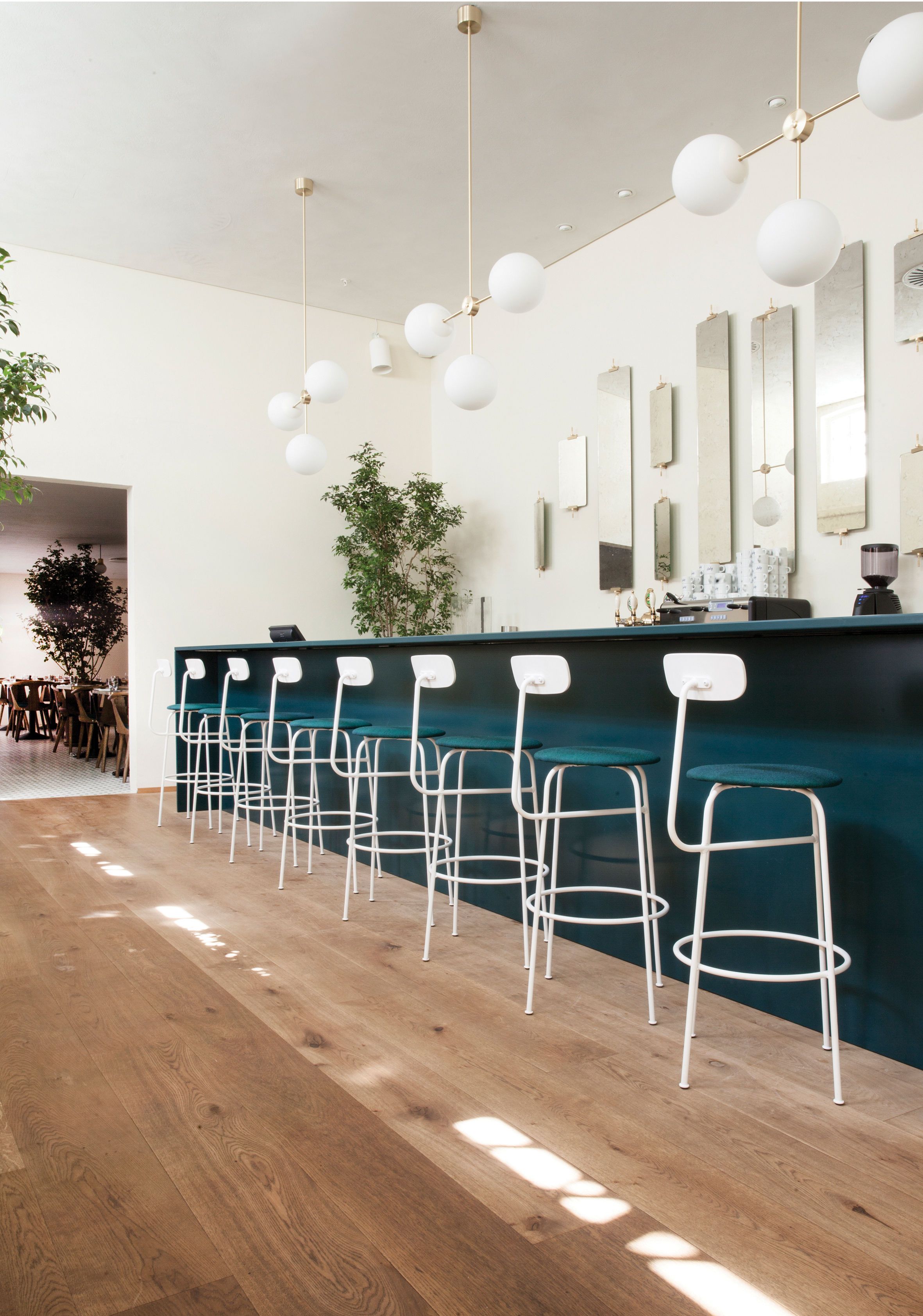 These White Bar Stools Don't Seem to Get Out of Our Heads!_3