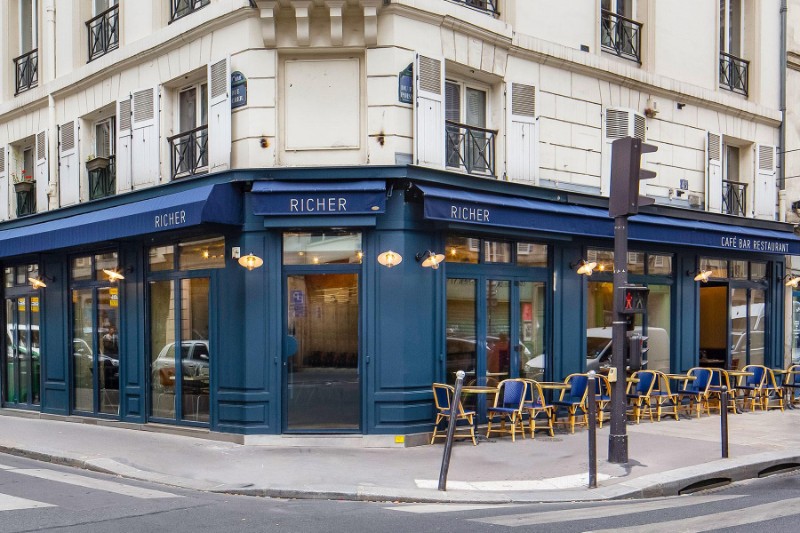 8 Irresistable Parisiense Bistros To Get A Coffee And Croissant Before Maison et Objet